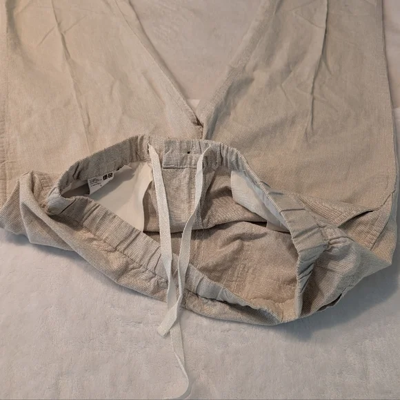 Uniqlo Tan/ Cream Pants Relaxed Fit Size Medium - Picture 6 of 12